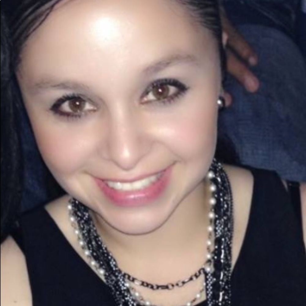 Meet your Posher, Yesenia